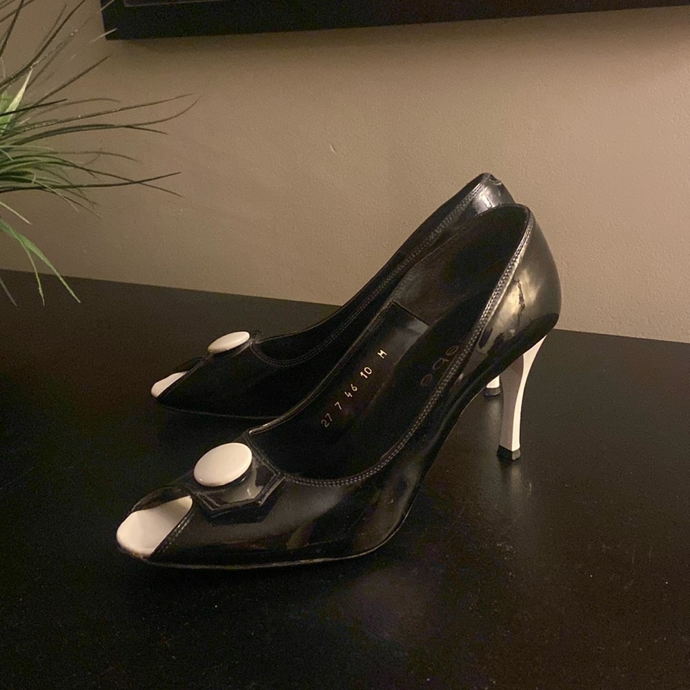 Bebe black and white patent leather peep toe heels size 10